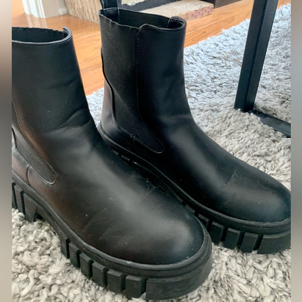 New Look chunky platform Chelsea books in Black